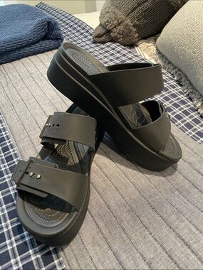 Crocs LiteRide Adjustable Width Platform Slide Sandals in Black 7W